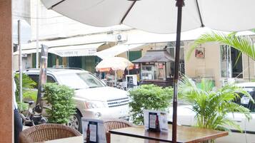 Breakfast, lunch, dinner served; international cuisine