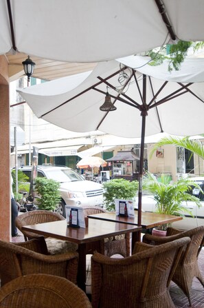 Breakfast, lunch, dinner served; international cuisine 