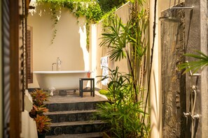 Privilege Luxury Villa with Private Terrace | Bathroom | Free toiletries, hair dryer, bathrobes, slippers - GZ Eden Privilege Resort and Spa (Siem Reap)