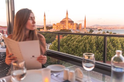 Sura Design Hotel and Suites - Boutique Class