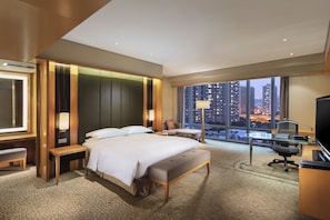 Premium bedding, down duvets, pillow-top beds, minibar - Hilton Nanjing Riverside (Nanjing)