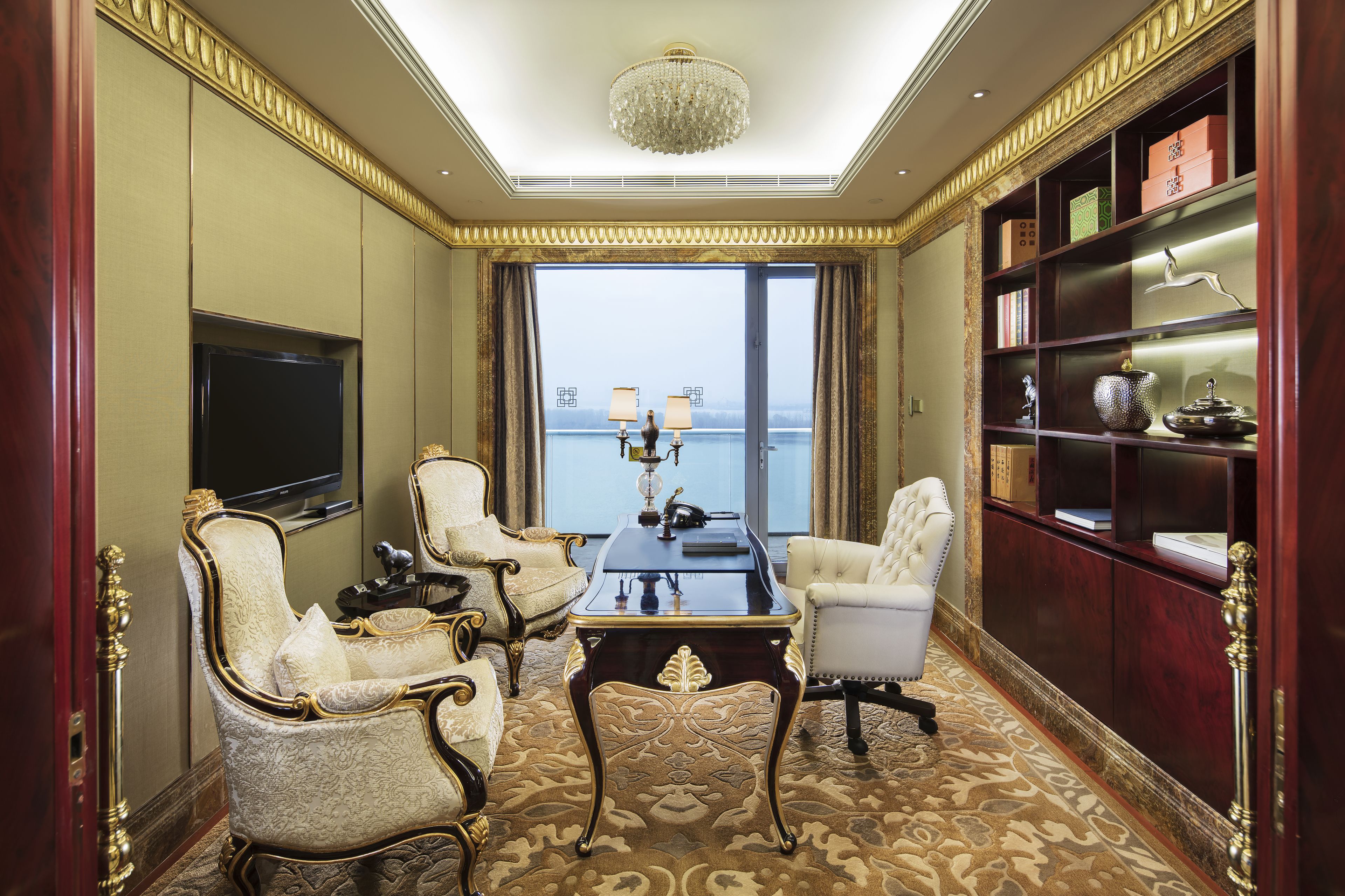 presidential suite | shared kitchen | full-sized fridge, coffee/tea maker, cookware/dishes/utensils