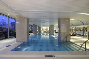 Una piscina techada