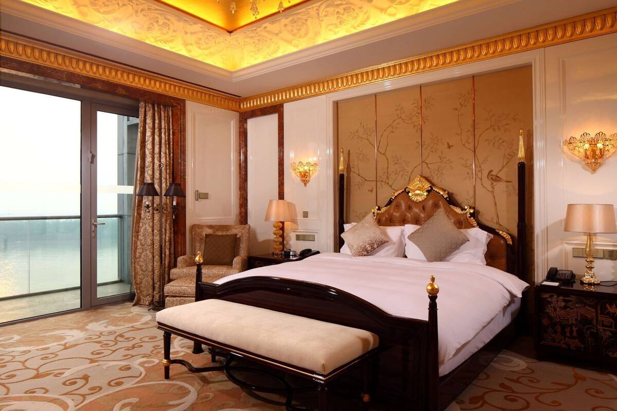 Sängtillbehör av högsta kvalitet, duntäcken, bäddmadrasser och minibar