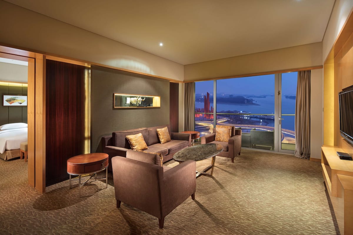 Yangtze river suite | Living area | 42-inch LCD TV with satellite channels, TV, DVD player