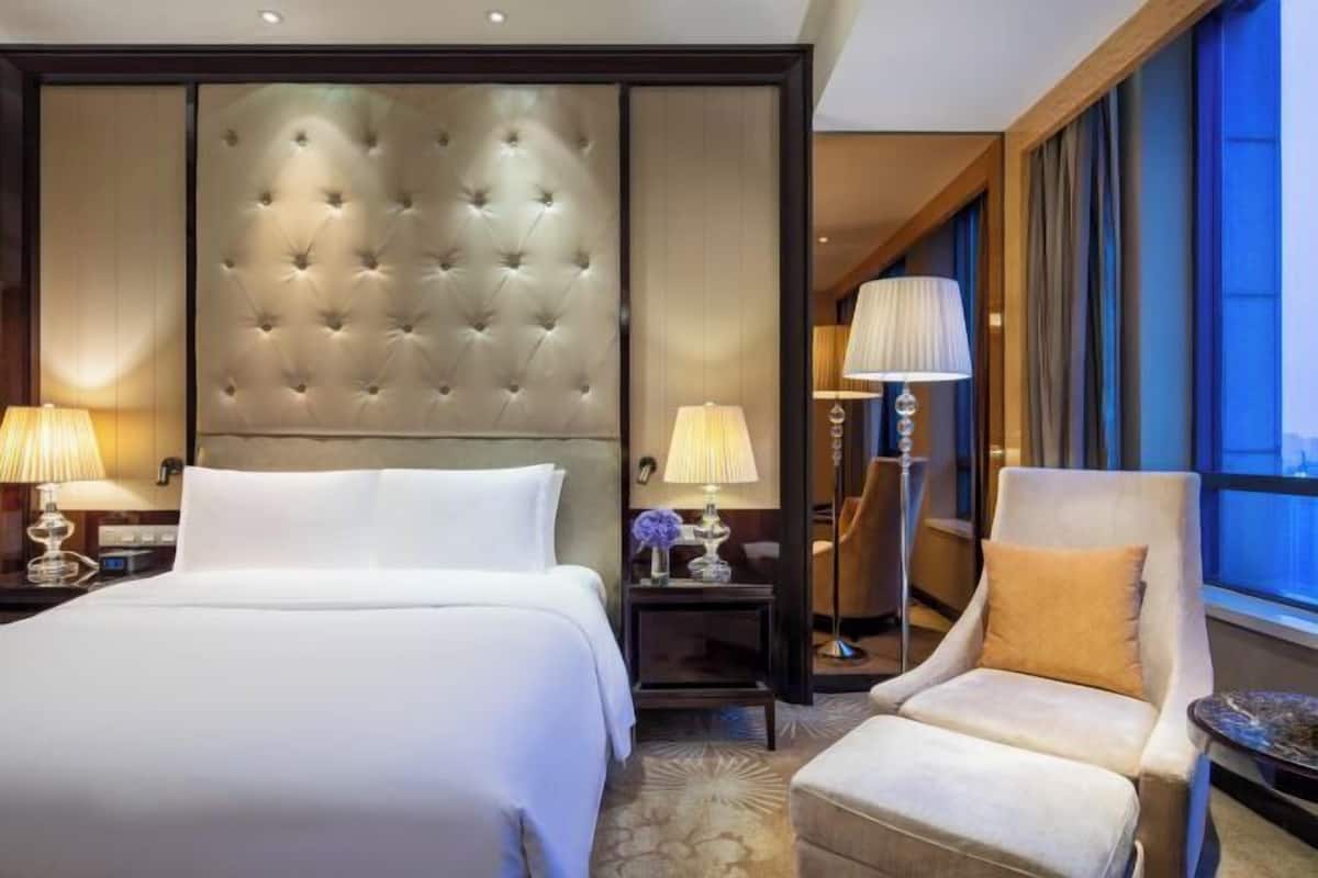 Minibar, in-room safe, desk, soundproofing