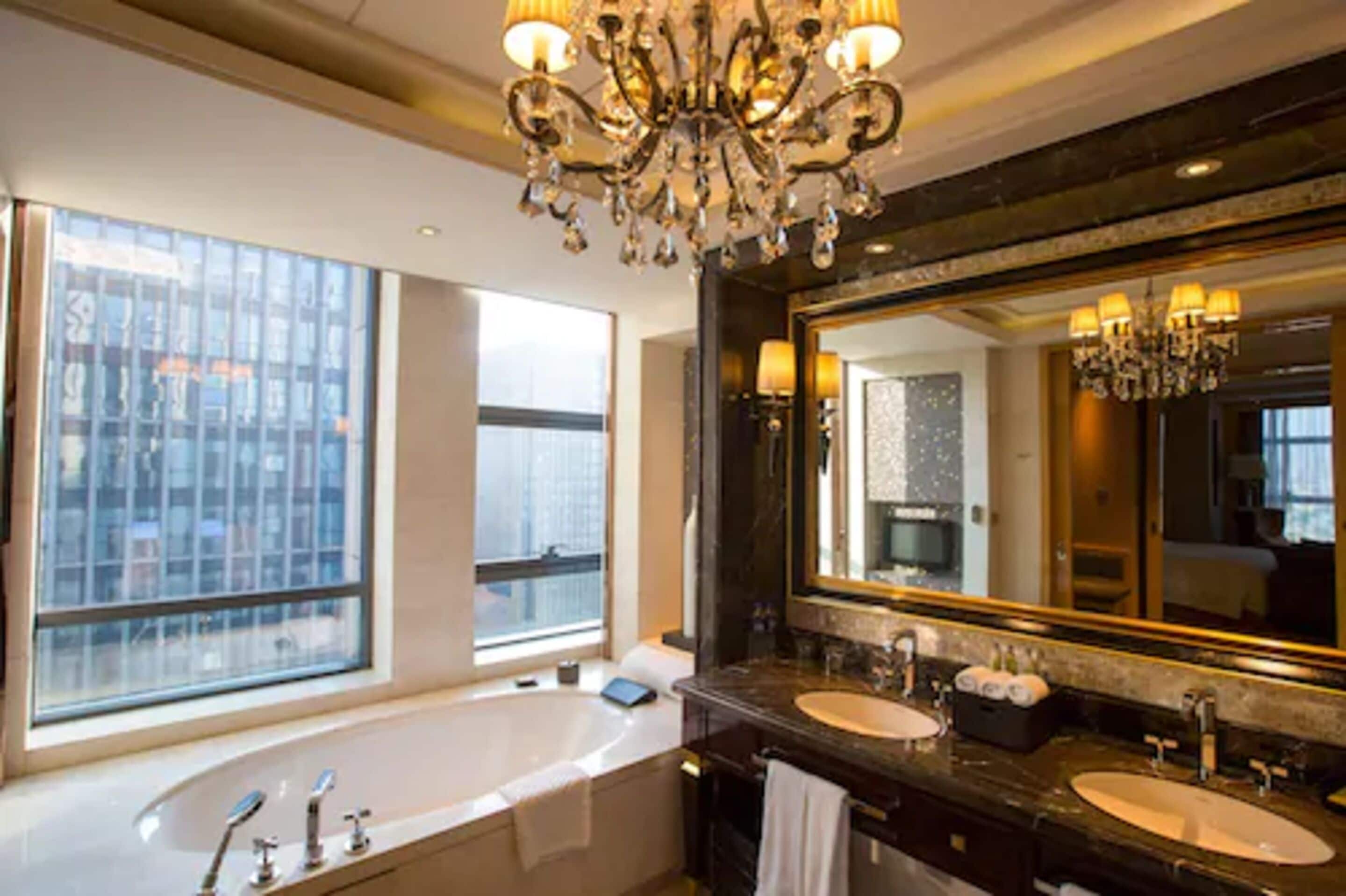 suite, 1 king bed | bathroom | combined shower/bathtub, free toiletries, hair dryer, bathrobes