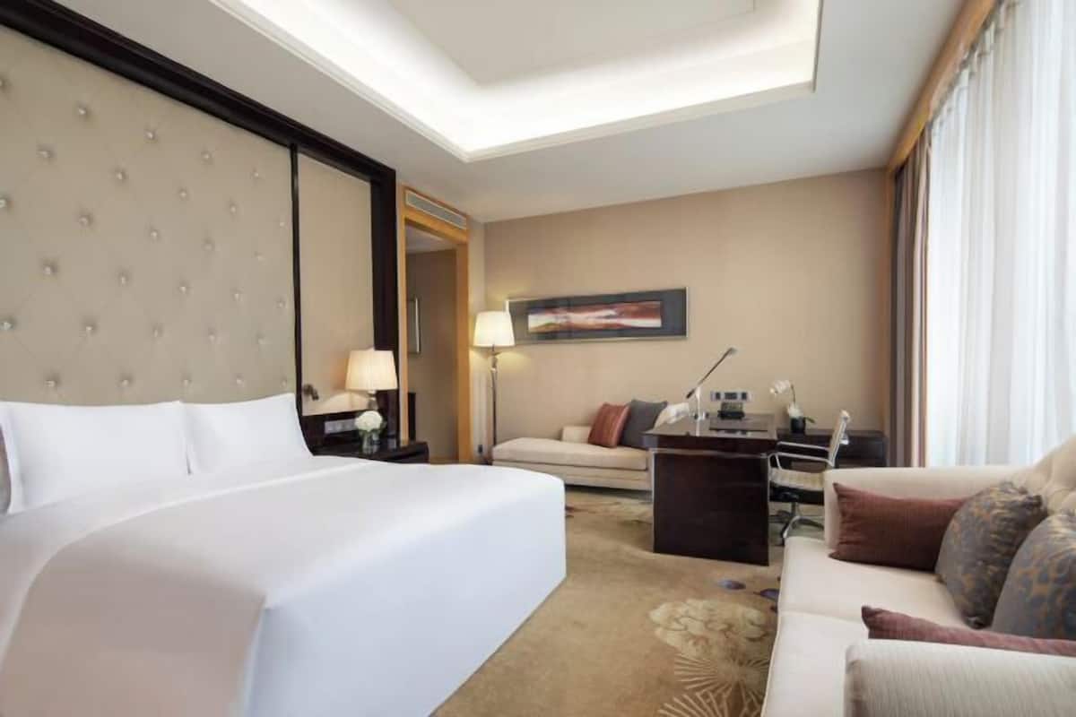 Minibar, in-room safe, desk, soundproofing