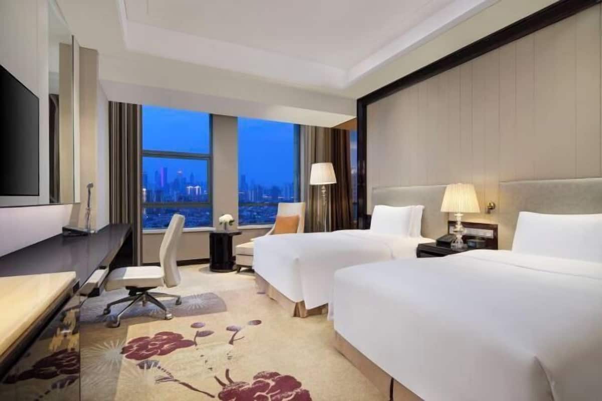 Minibar, in-room safe, desk, soundproofing