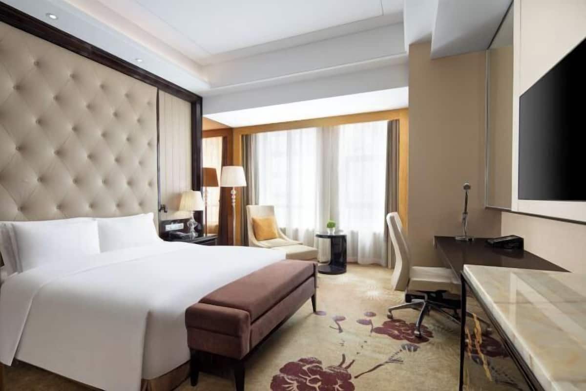 Minibar, in-room safe, desk, soundproofing