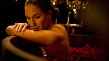 Couples treatment rooms, hot tub, massages