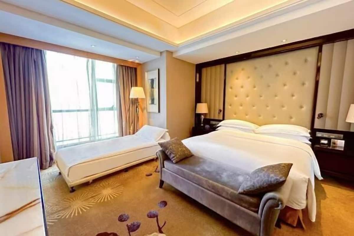 Minibar, in-room safe, desk, soundproofing