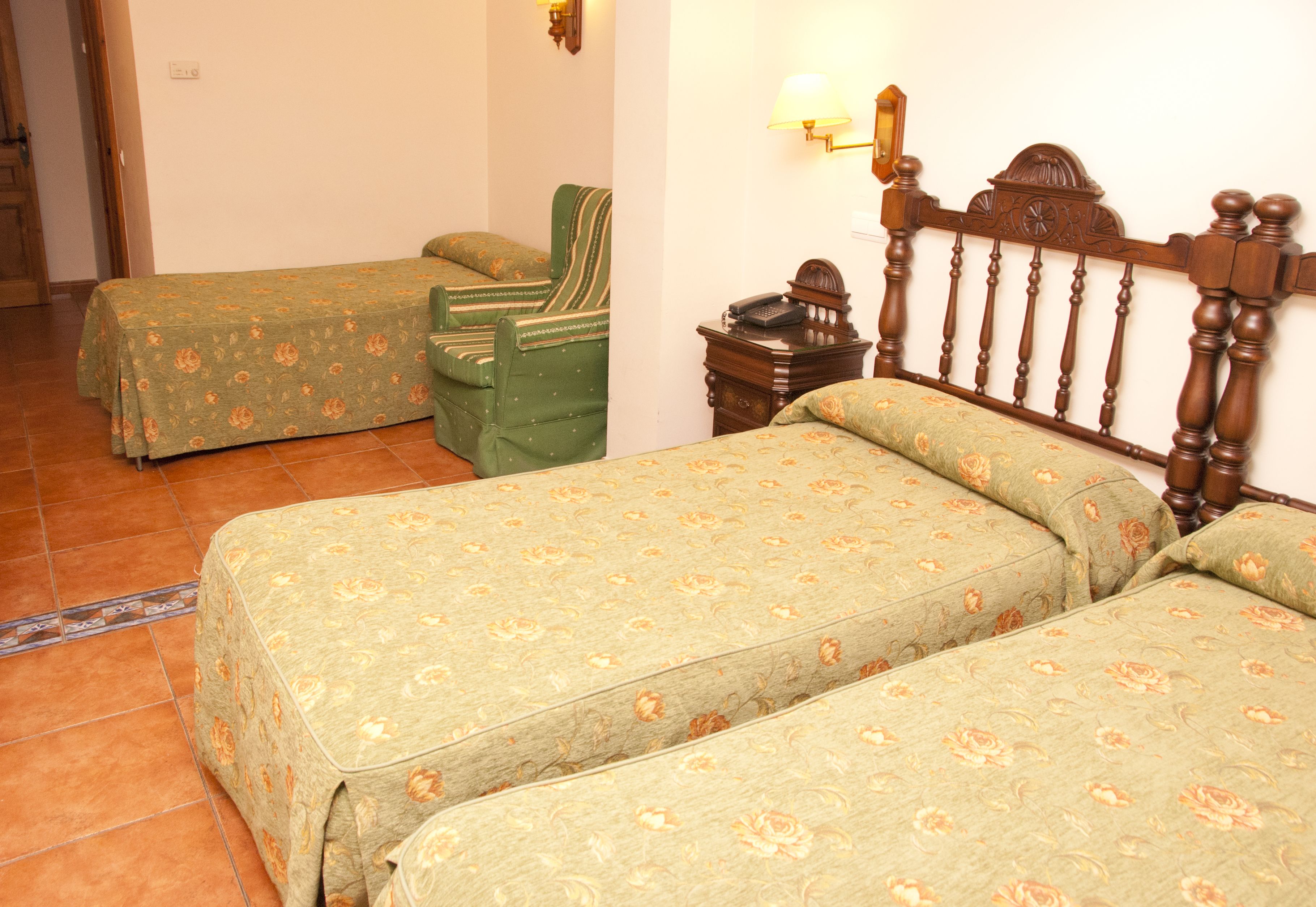 triple room, jetted tub | in-room safe, rollaway beds, free wifi, bed sheets