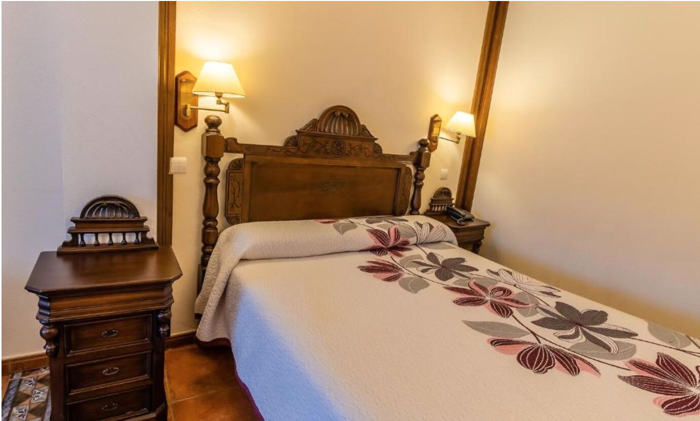 double room | in-room safe, rollaway beds, free wifi, bed sheets