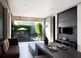 Vila com design assinado, piscina particular | 1 quarto, camas Select Comfort, frigobar, cofres nos quartos