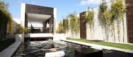 Signature villa, privézwembad | 1 slaapkamer, Select Comfort-bedden, een minibar, een kluis op de kamer