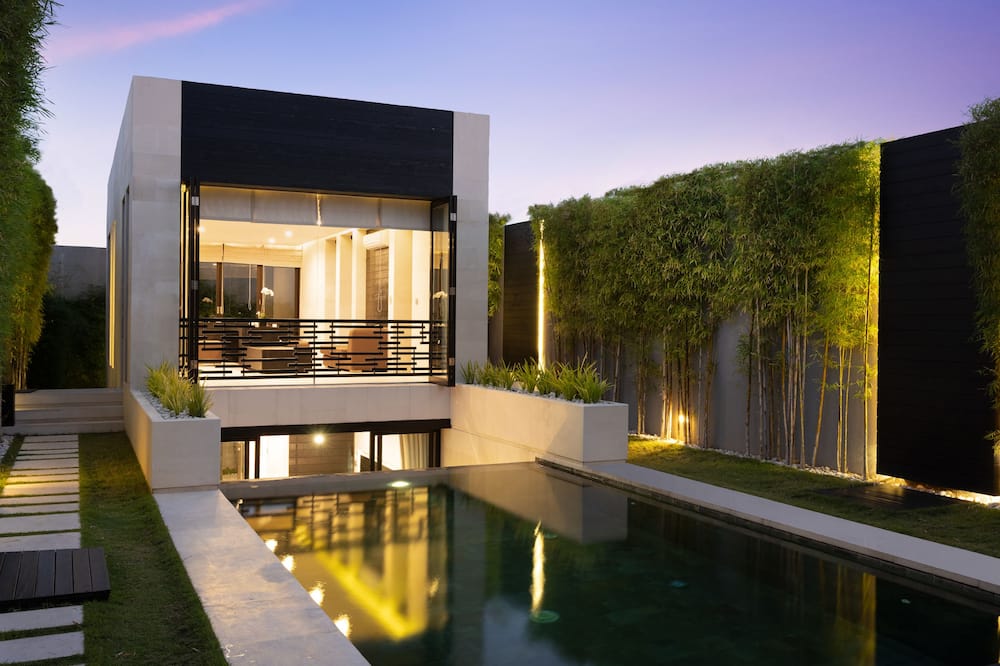 eqUILIBRIA SEMINYAK