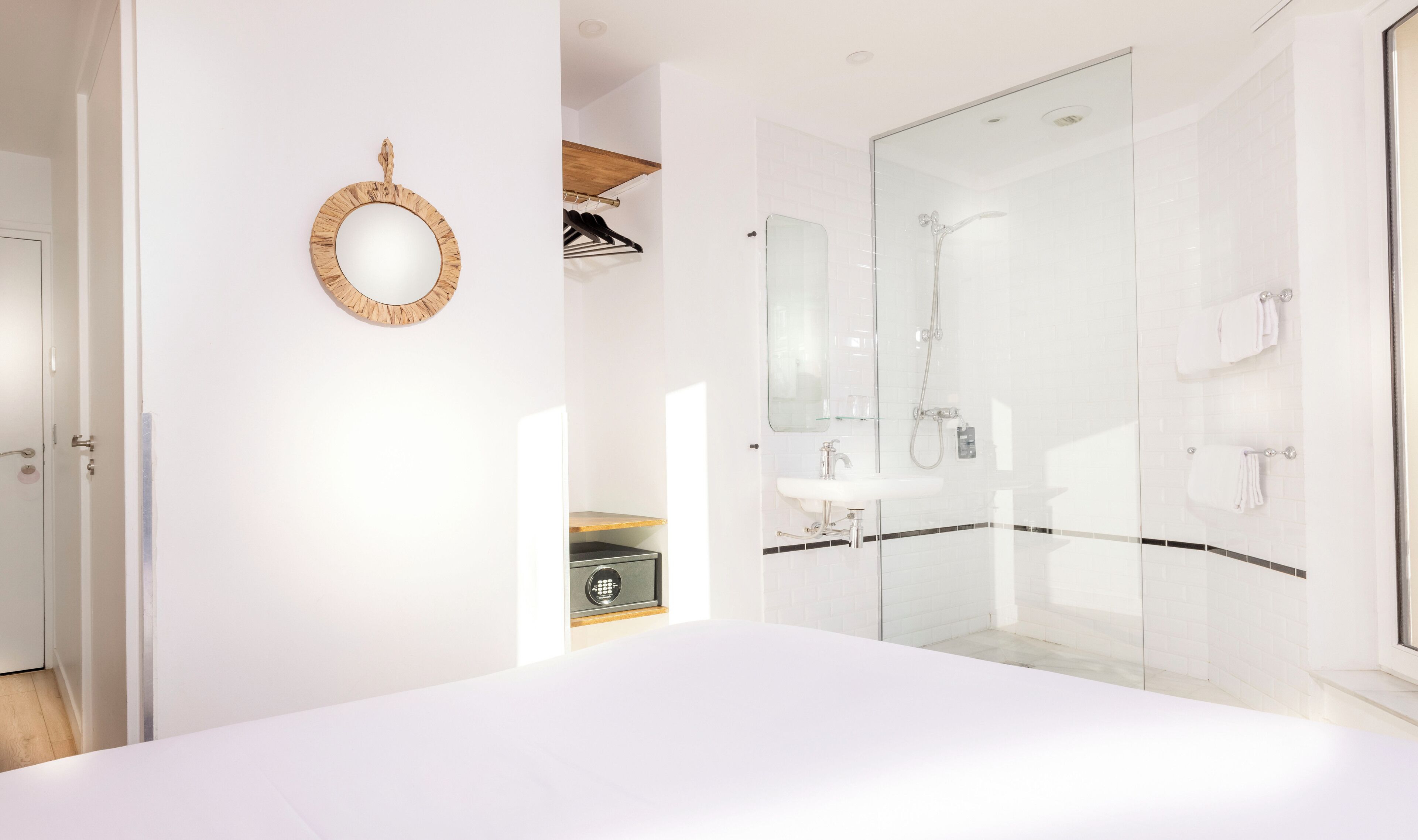 classic double room | in-room safe, soundproofing, free wifi, bed sheets