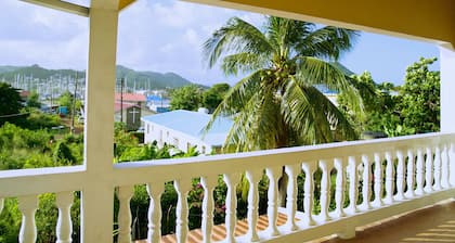 Tropical Breeze Guesthouse and Furnished Apartments