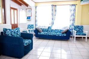Meeting facility - Tropical Breeze Guesthouse and Furnished Apartments (Gros Islet)