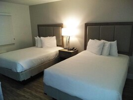 Deluxe Room, 1 Queen Bed | Extra beds
