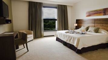 Standard-Doppel- oder -Zweibettzimmer | Hochwertige Bettwaren, Daunenbettdecken, Pillowtop-Betten, Minibar