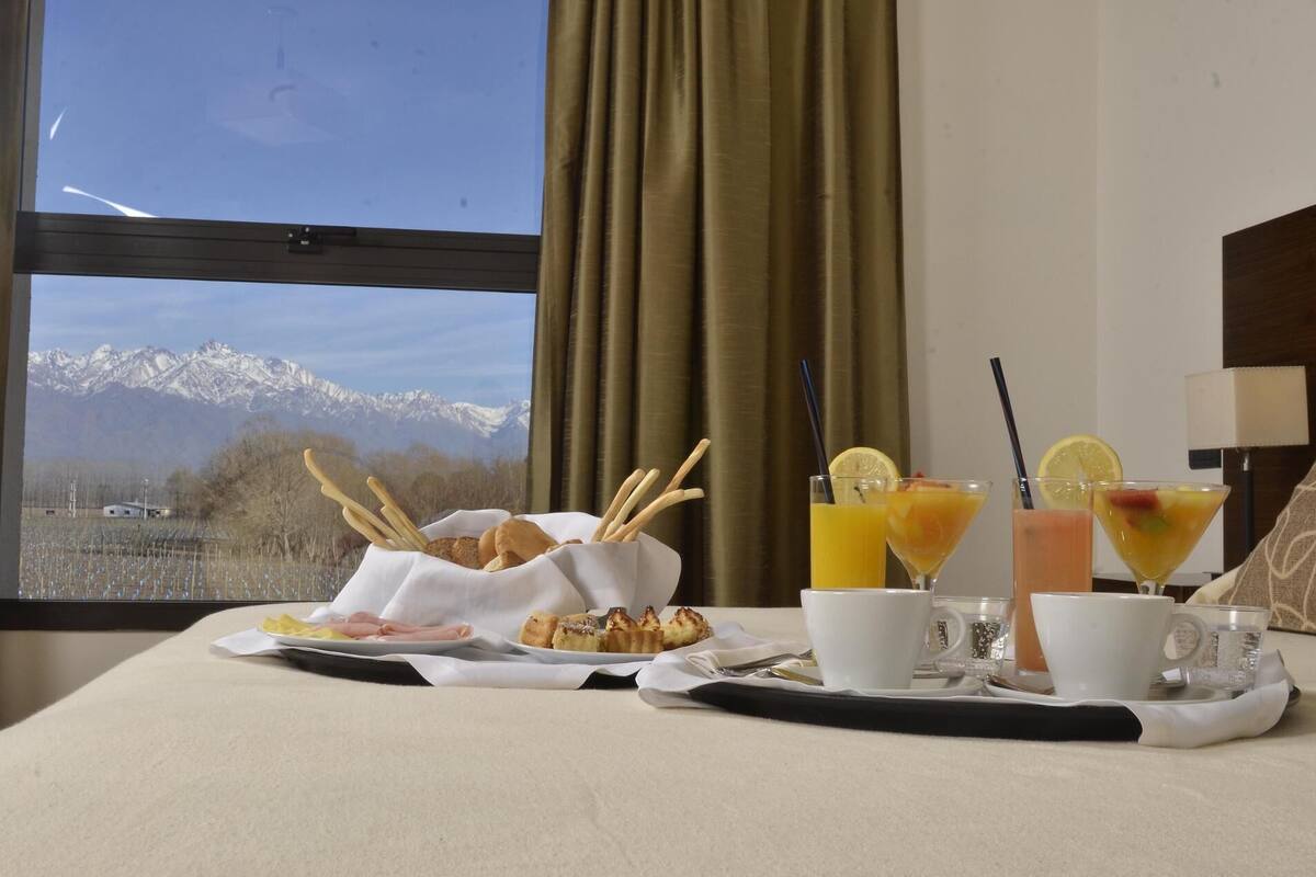 Premium bedding, down comforters, pillowtop beds, minibar