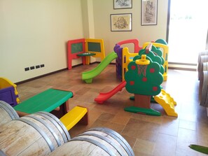 Innen-Kinderspielplatz