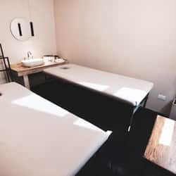 Couples treatment room(s), sauna, steam room, body treatments