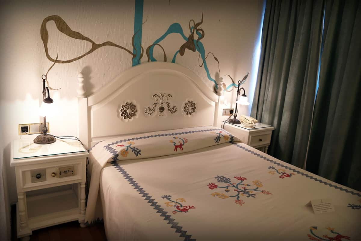 minibar, in-room safe, desk, free wifi