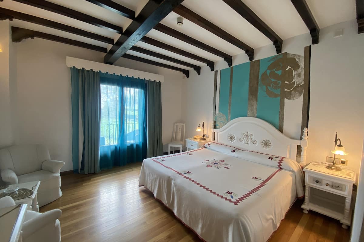 standard room, 2 single beds | minibar, in-room safe, desk, free wifi