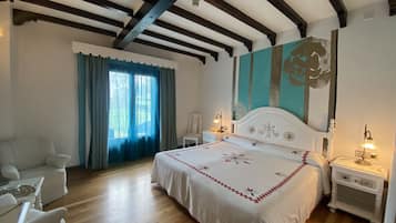 Standard Room, 1 Bedroom | Minibar, in-room safe, desk, free WiFi