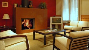 Lobby sitting area - Hotel Rural Quinto Real (Esteribar)
