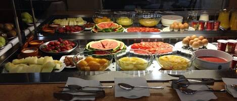 Gratis frukost med självservering varje dag