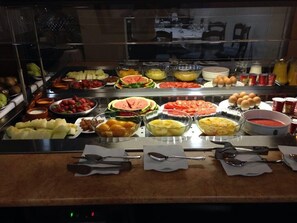 Free daily self-serve breakfast - Peña de Arcos (Arcos de la Frontera)
