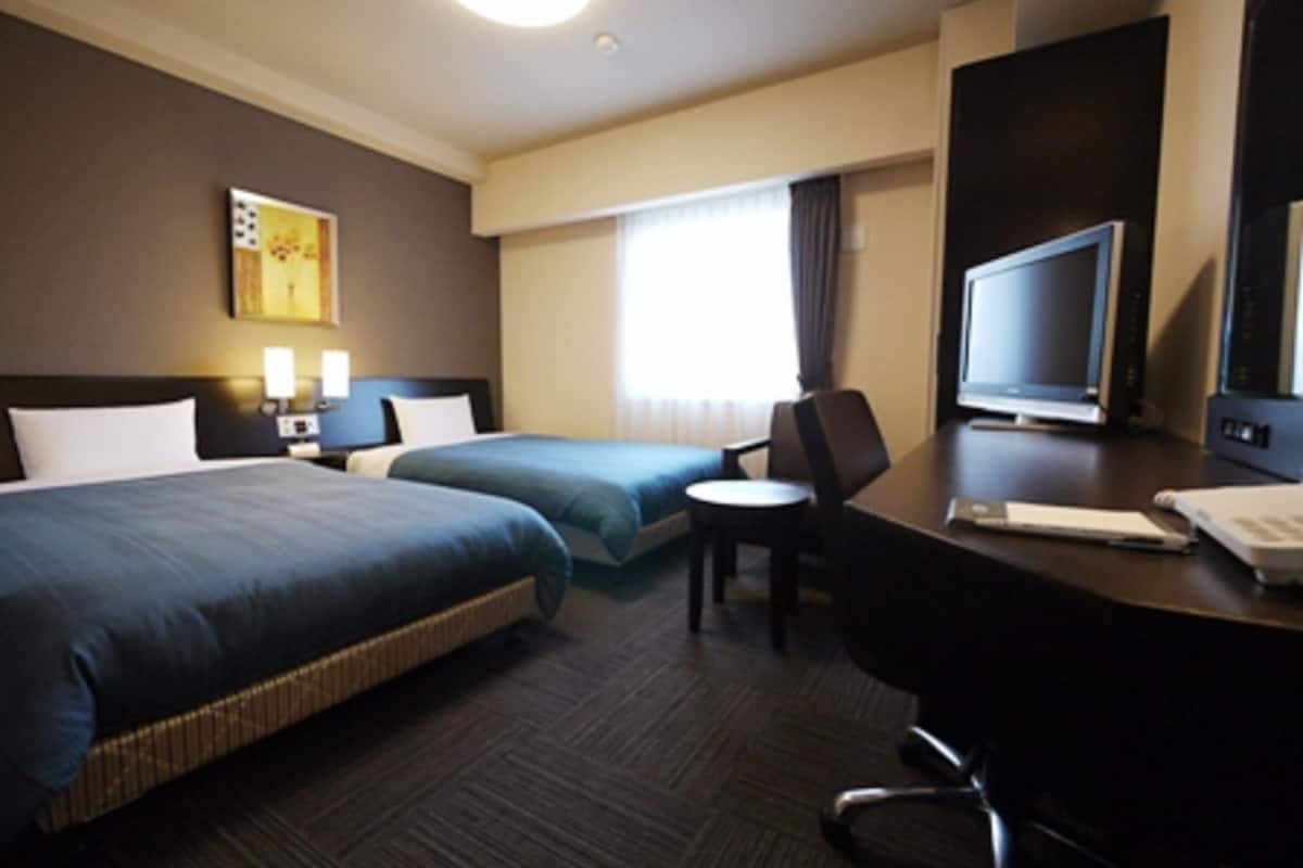 1 bedroom, desk, free wifi, bed sheets