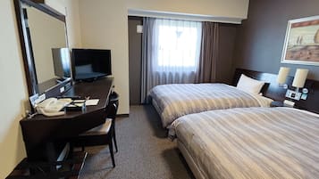 Comfort Twin Room, Multiple Beds, Non Smoking | Desk, WiFi (free), bed sheets