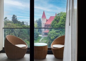 Premium bedding, in-room safe, blackout curtains, soundproofing - The Oasis Mussoorie - a member of Radisson Individuals (Dehradun)