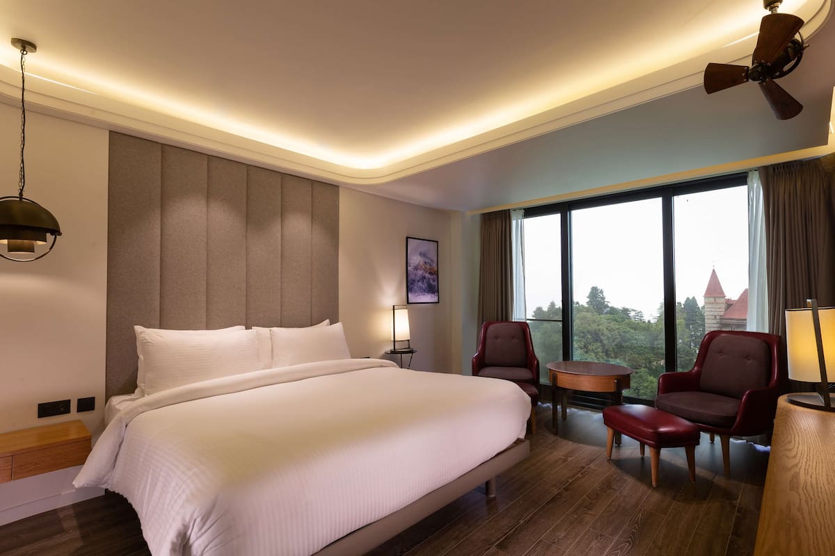 Suite | Premium bedding, in-room safe, blackout drapes, soundproofing