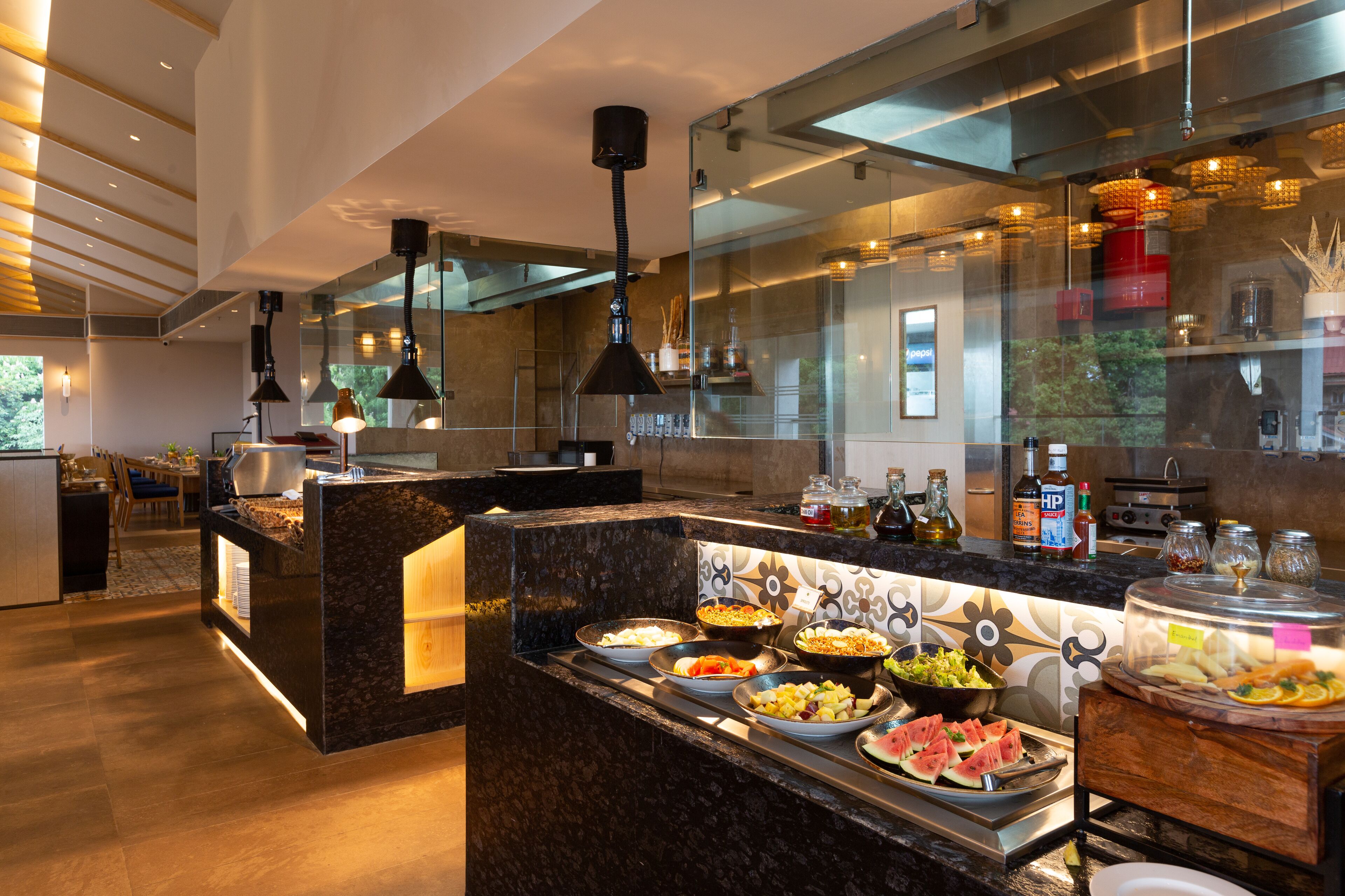 Sarapan bufet setiap hari (INR 750 seorang) 