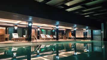 2 indoor pools
