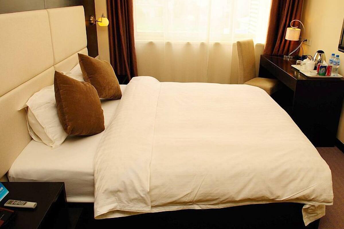 Business queen room | Skrivebord, ekstra senge (tillægsgebyr), gratis Wi-Fi