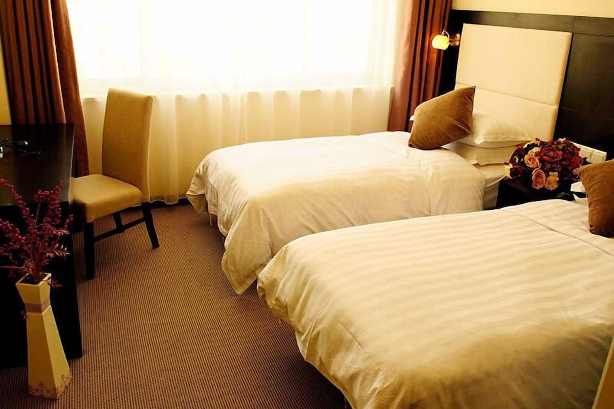 Desk, rollaway beds, free WiFi