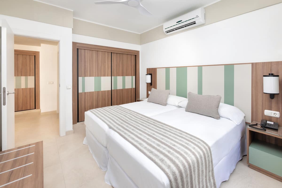 Family Room, Balcony | 1 bedroom, in-room safe, free WiFi, bed sheets