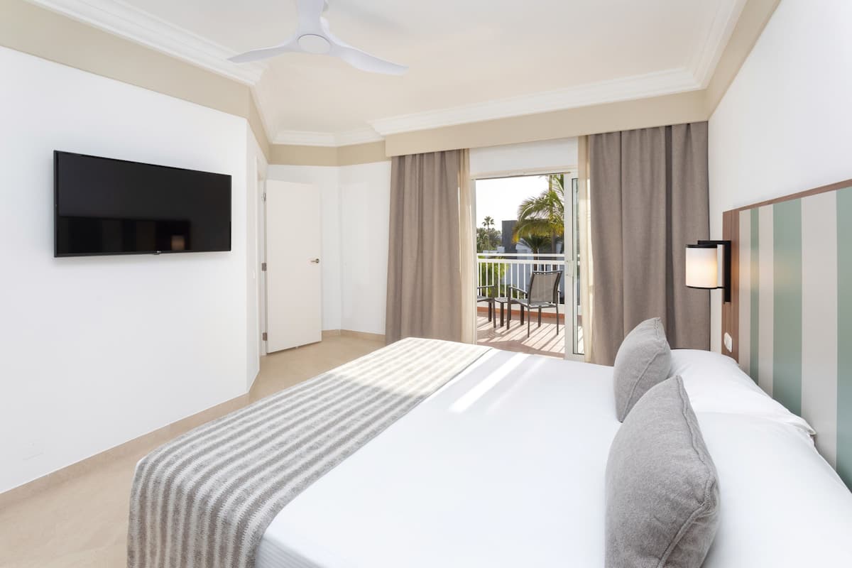 Suite, Balcony, Sea View | 1 bedroom, in-room safe, free WiFi, bed sheets