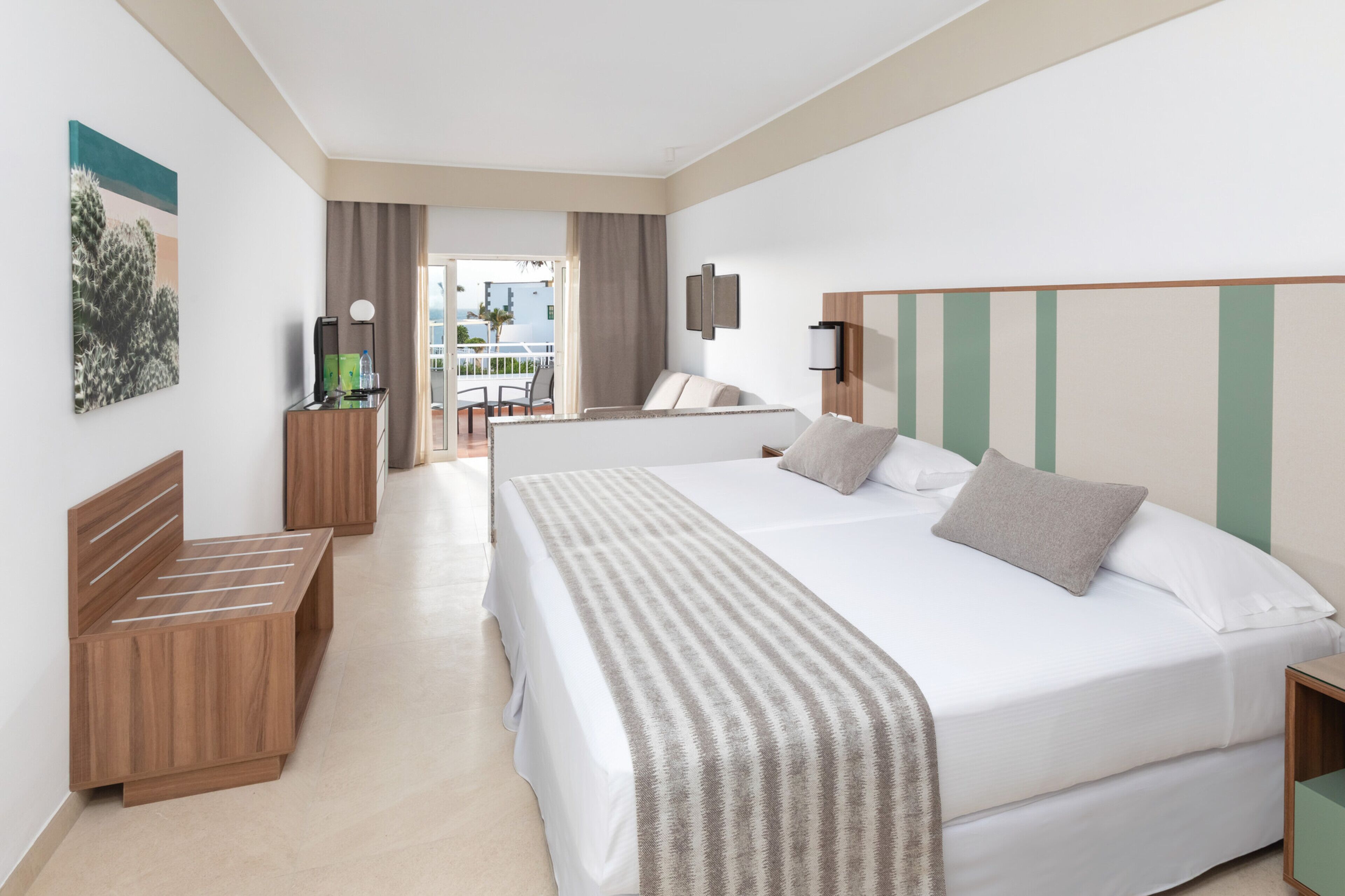 In-room safe, free WiFi, bed sheets