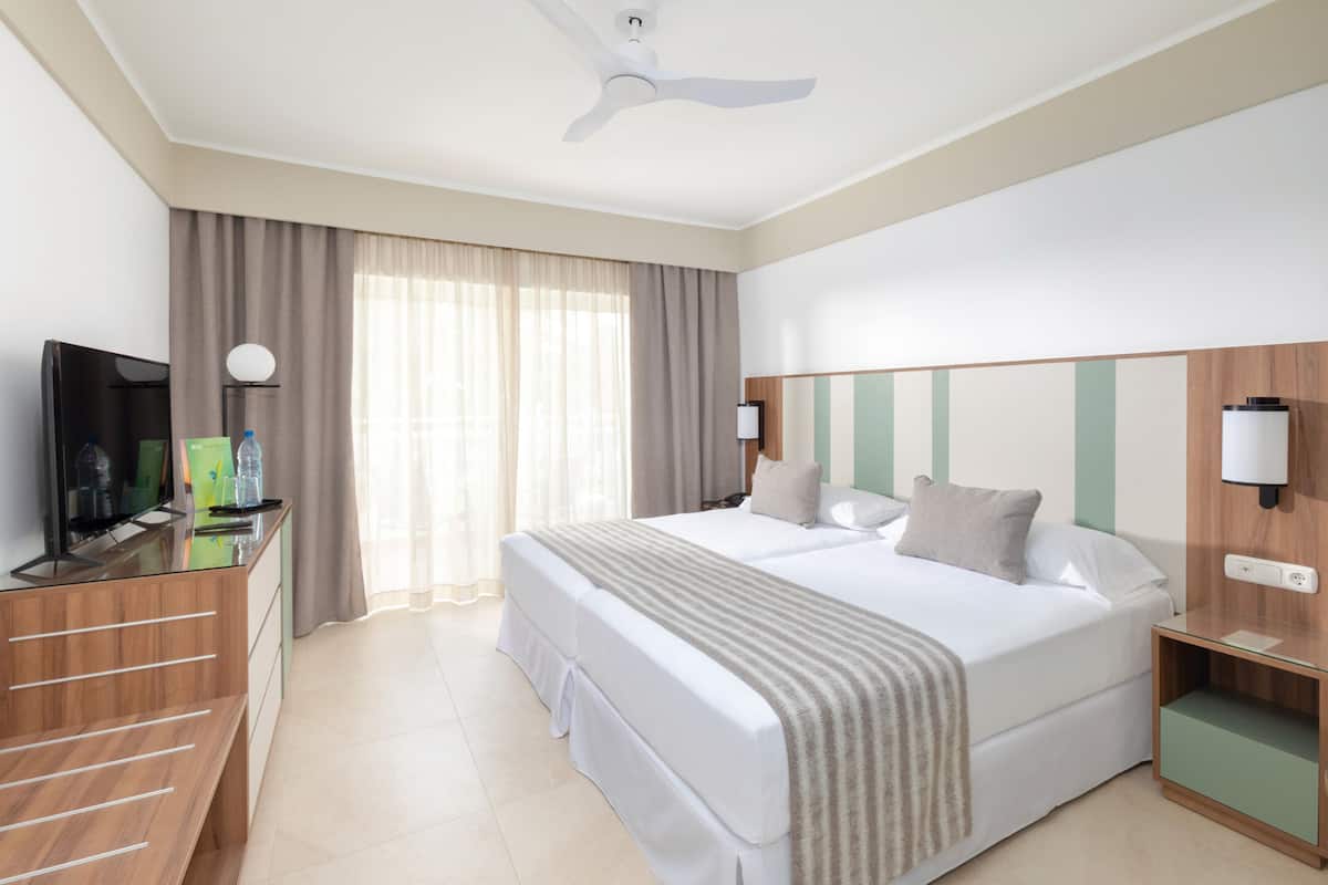 1 bedroom, in-room safe, free WiFi, bed sheets