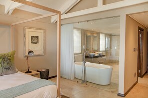 Honeymoon Suite | Minibar, in-room safe, individually decorated, individually furnished