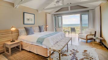 Habitación doble superior, 1 cama King size, balcón, vista al océano | 1 habitación, minibar y caja de seguridad en la habitación