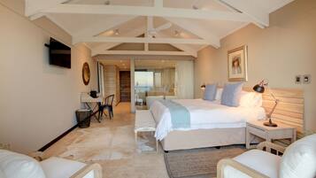 Superior-Doppelzimmer, 1Â King-Bett, Balkon, Meerblick | Minibar, Zimmersafe, individuell dekoriert, individuell eingerichtet